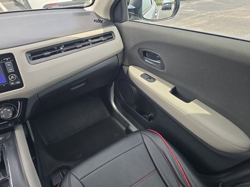 Used 2022 Honda HR-V LX image 12