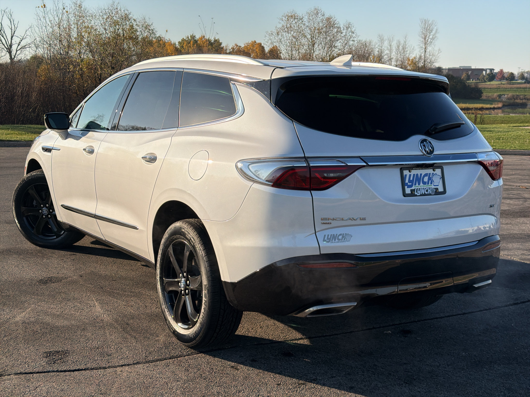 Used 2024 Buick Enclave Essence w/ Experience Buick Package AWD/4WD image 2