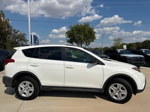 Used 2014 Toyota RAV4 LE FWD image 2