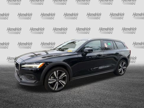 Certified 2025 Volvo V60 B5 Cross Country Plus image 8