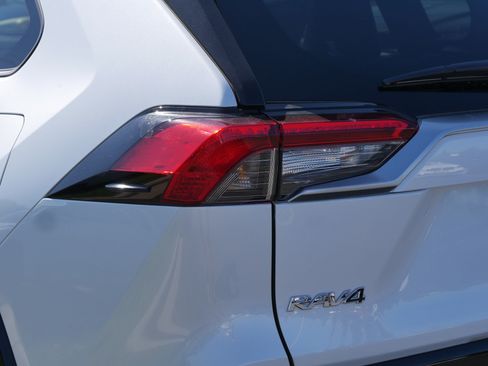 Used 2025 Toyota RAV4 XSE w/ Weather Package AWD/4WD image 17