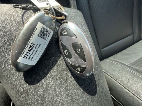Used 2024 Hyundai Elantra Limited FWD image 29