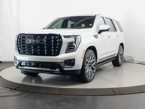 Used 2025 GMC Yukon Denali Ultimate w/ LPO, Floor Liner Package AWD/4WD image 3