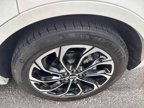 Used 2026 Lincoln Nautilus Reserve image 13