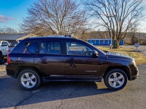 Used 2014 Jeep Compass Latitude image 2