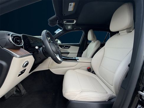 Used 2024 Mercedes-Benz GLC 300 4MATIC image 10