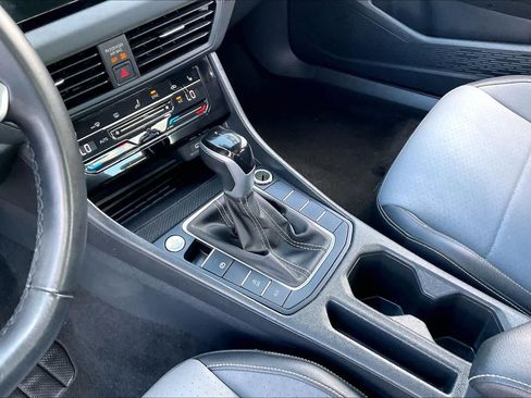 Used 2025 Volkswagen Jetta SE FWD image 16