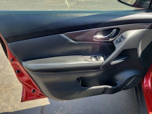 Used 2015 Nissan Rogue SV FWD image 18