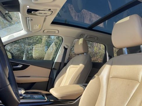 Used 2022 Audi Q7 3.0T Prestige image 3