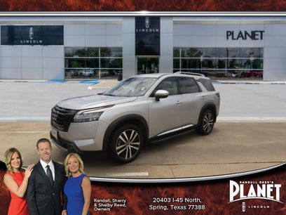 Used 2024 Nissan Pathfinder Platinum w/ Lighting Package (N93)