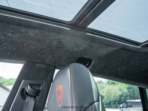 Used 2021 Lamborghini Urus AWD/4WD image 23