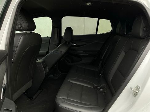 Used 2025 Buick Envista Sport Touring image 11