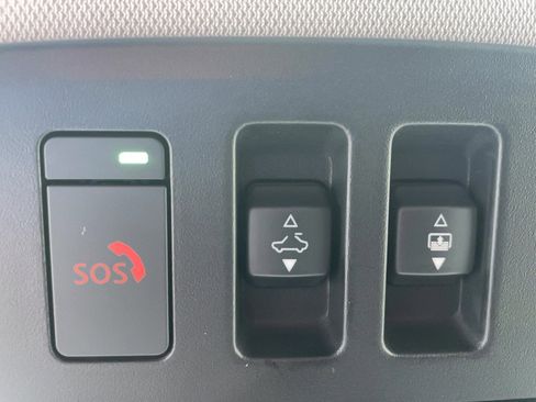 Used 2023 Nissan Rogue SL image 16