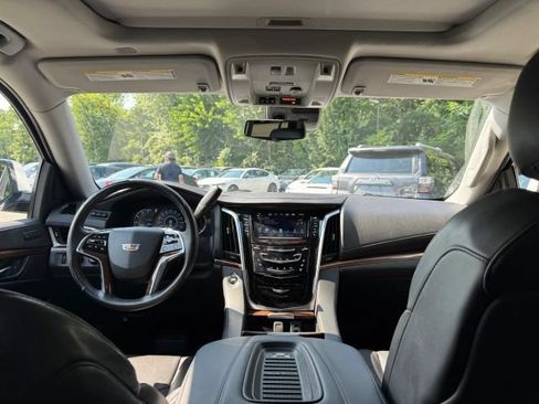Used 2020 Cadillac Escalade Luxury AWD/4WD image 26