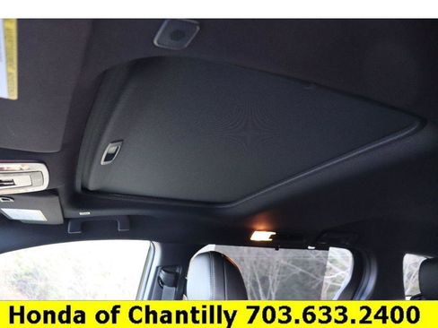 Used 2025 Toyota Sienna XLE Woodland Edition image 22