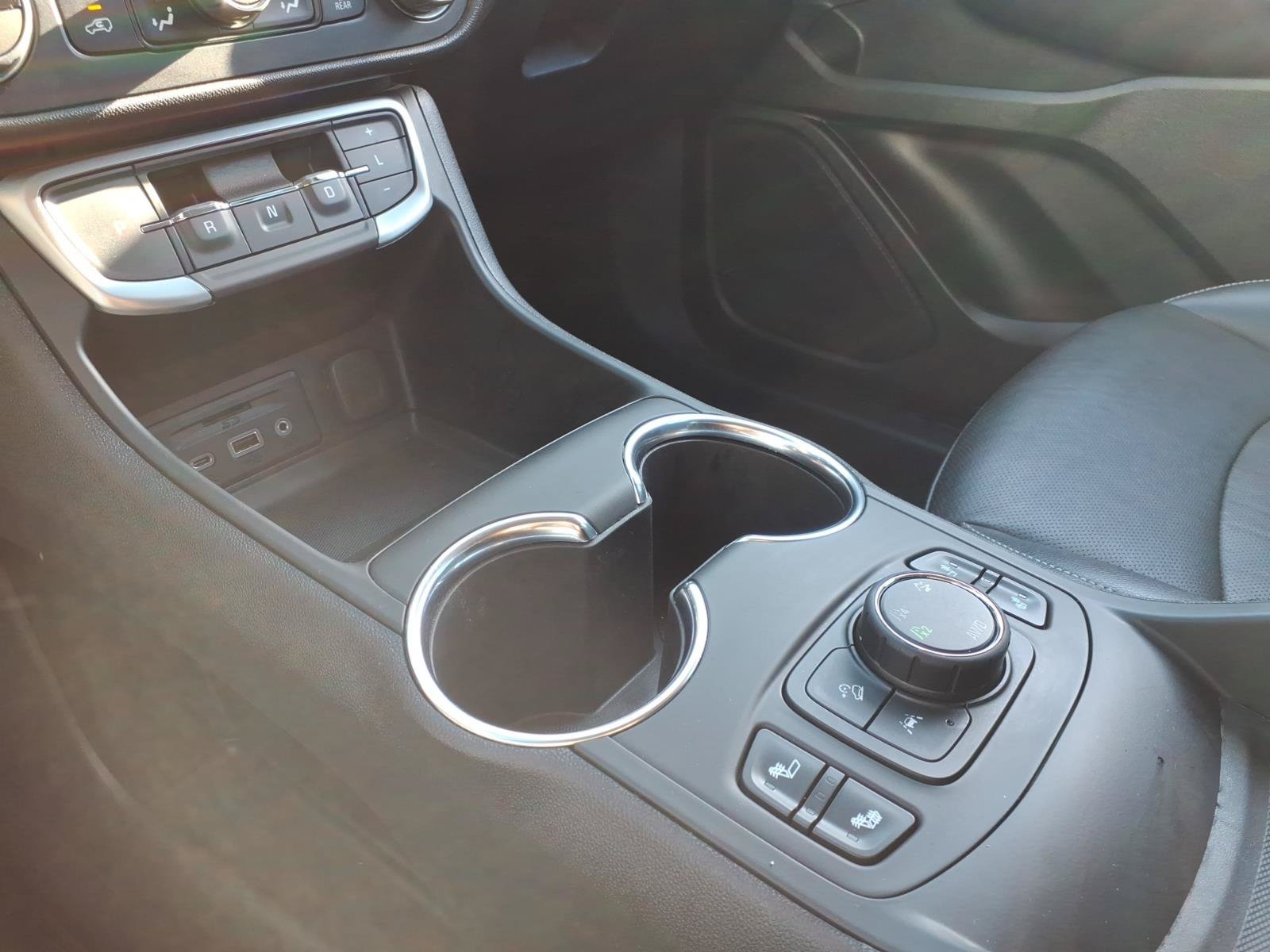 Used 2024 GMC Terrain SLT AWD/4WD image 21
