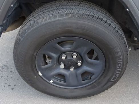 Used 2022 Jeep Wrangler Sport image 13