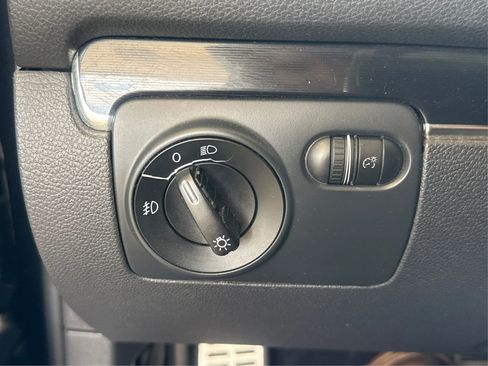 Used 2012 Volkswagen GTI 4-Door image 19