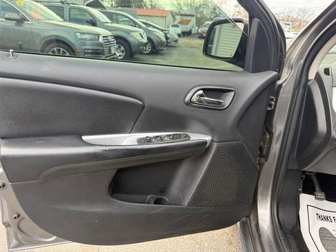 Used 2013 Dodge Journey SE image 21