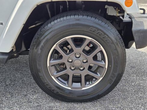 Used 2012 Jeep Wrangler Unlimited Sahara w/ Connectivity Group AWD/4WD image 4