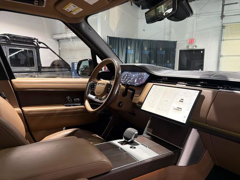 Used 2024 Land Rover Range Rover Long Wheelbase Autobiography image 45