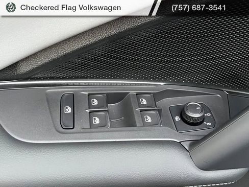 New 2026 Volkswagen Tiguan SE image 16