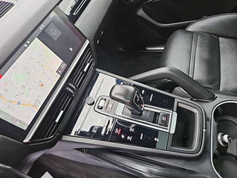 Used 2019 Porsche Cayenne AWD/4WD image 25