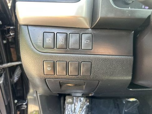 Used 2019 Toyota Highlander XLE AWD/4WD image 28