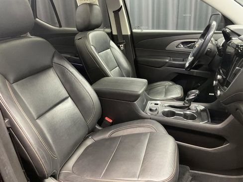 Used 2021 Chevrolet Traverse LT w/ LT Premium Package image 17