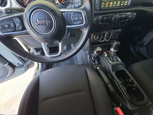 Used 2022 Jeep Wrangler Unlimited Sahara AWD/4WD image 11