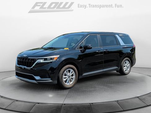 Used 2024 Kia Carnival LX FWD image 4