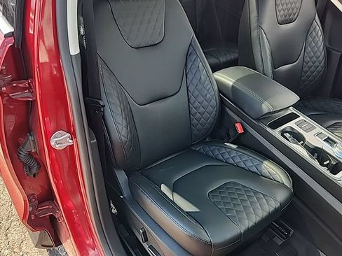 Used 2024 Ford Edge Titanium AWD/4WD image 12