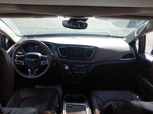 Used 2017 Chrysler Pacifica Limited w/ UConnect Theater Package FWD image 21