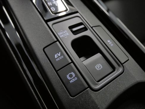 Used 2024 Toyota Prius XLE image 33