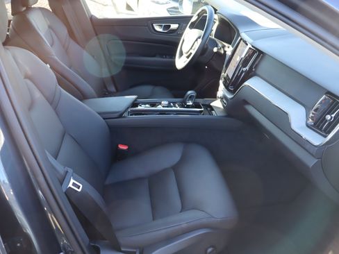 Used 2025 Volvo XC60 B5 Plus image 36