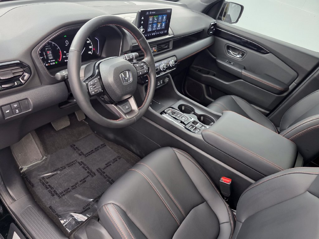 Used 2025 Honda Pilot TrailSport image 10