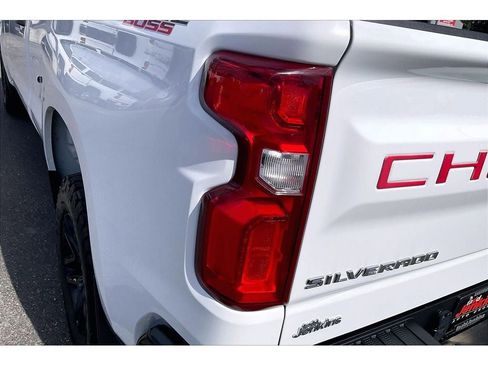 Used 2022 Chevrolet Silverado 1500 Custom Trail Boss w/ Safety Confidence Package AWD/4WD image 31
