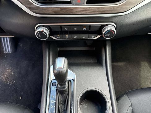 Used 2025 Nissan Altima 2.5 SV FWD image 25
