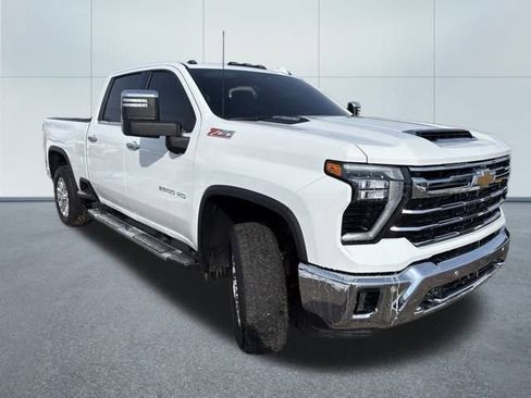 Used 2025 Chevrolet Silverado 2500 LTZ w/ LTZ Premium Package image 4