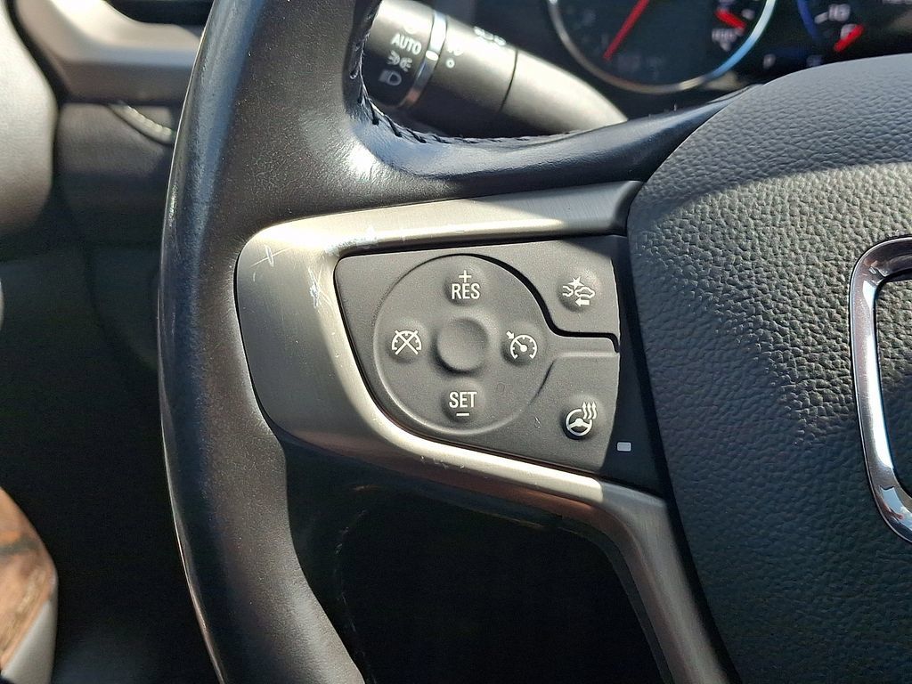 Used 2021 GMC Acadia Denali w/ Denali Technology Package FWD image 29