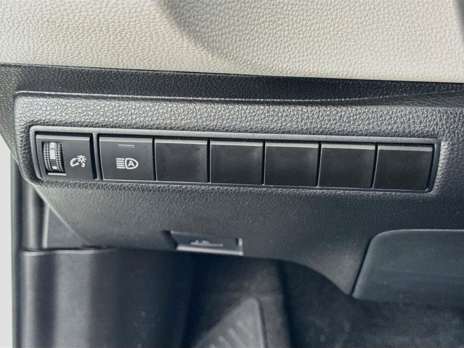 Used 2025 Toyota Corolla LE FWD image 10