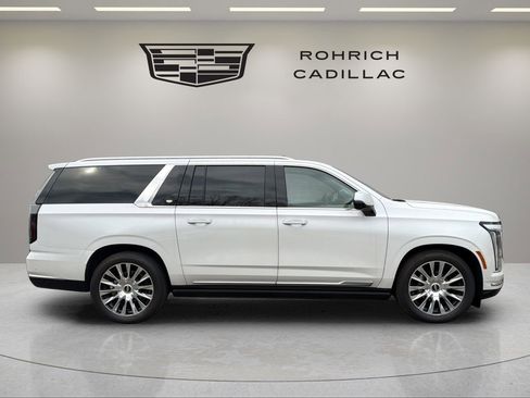 Certified 2025 Cadillac Escalade ESV Premium Luxury Platinum w/ LPO, Floor Liner Package image 5