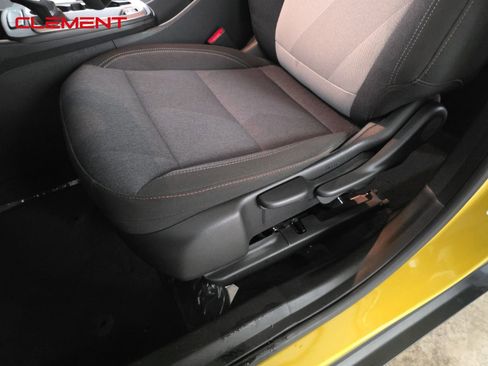 Used 2025 Chevrolet Trax RS image 24