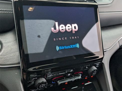 New 2025 Jeep Grand Cherokee Limited image 16