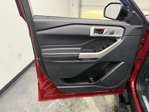 Used 2021 Ford Explorer Limited image 11