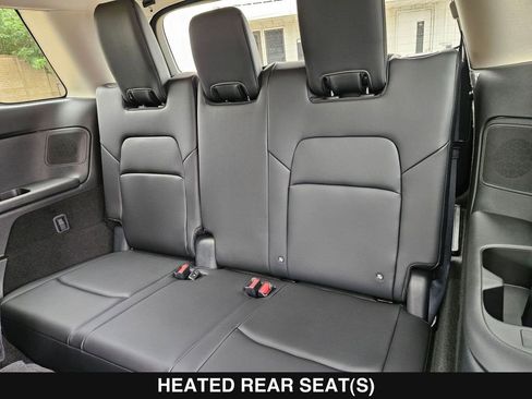 New 2026 Nissan Pathfinder Platinum FWD image 18