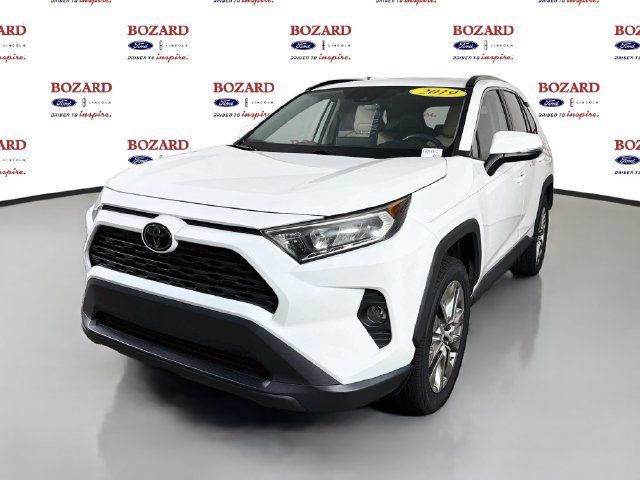 Used 2019 Toyota RAV4 XLE Premium w/ Cold Weather Package FWD image 4