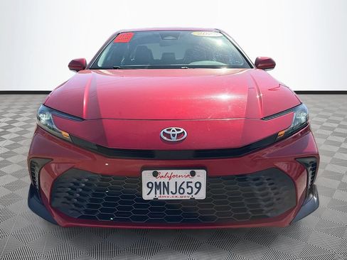Used 2025 Toyota Camry SE FWD image 2