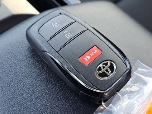 New 2026 Toyota Prius Plug-In Hybrid FWD image 32