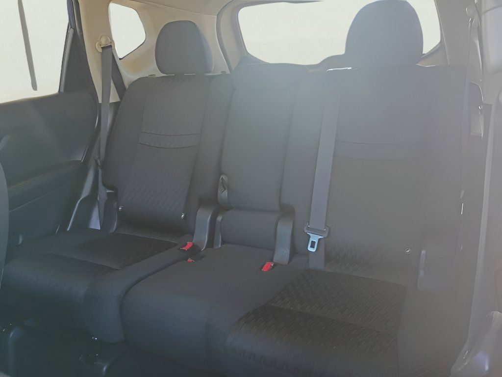 Used 2018 Nissan Rogue SV FWD image 20